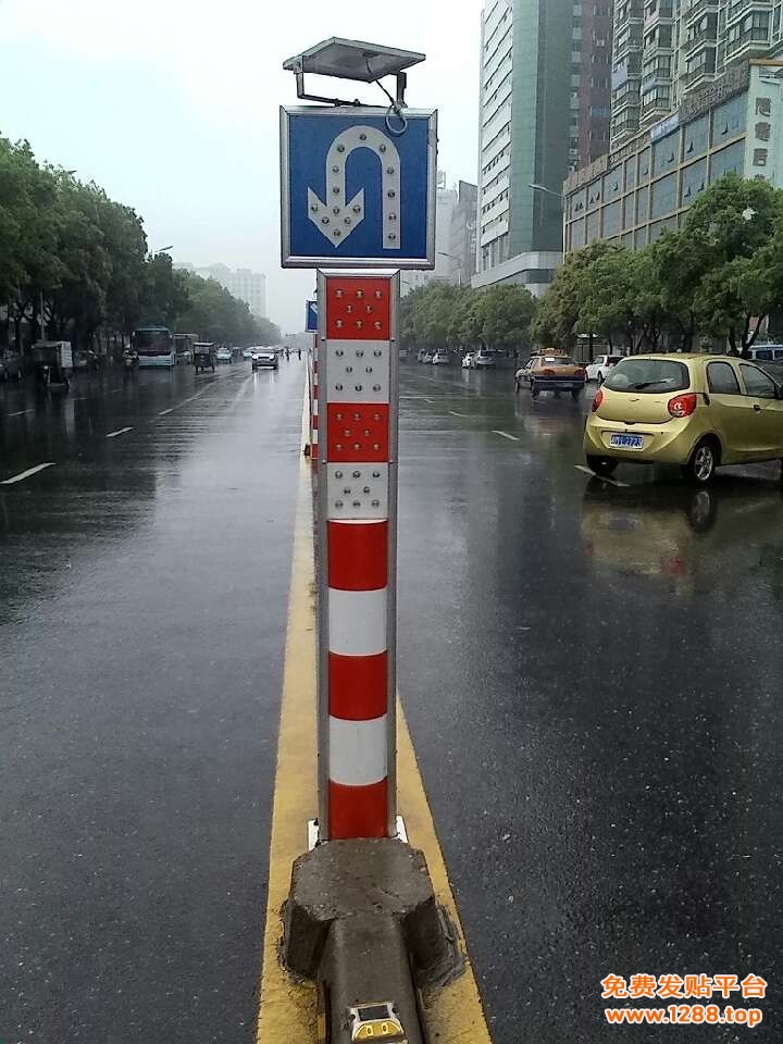 禁止左转标志柱