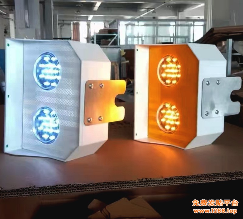 护栏太阳能警示灯